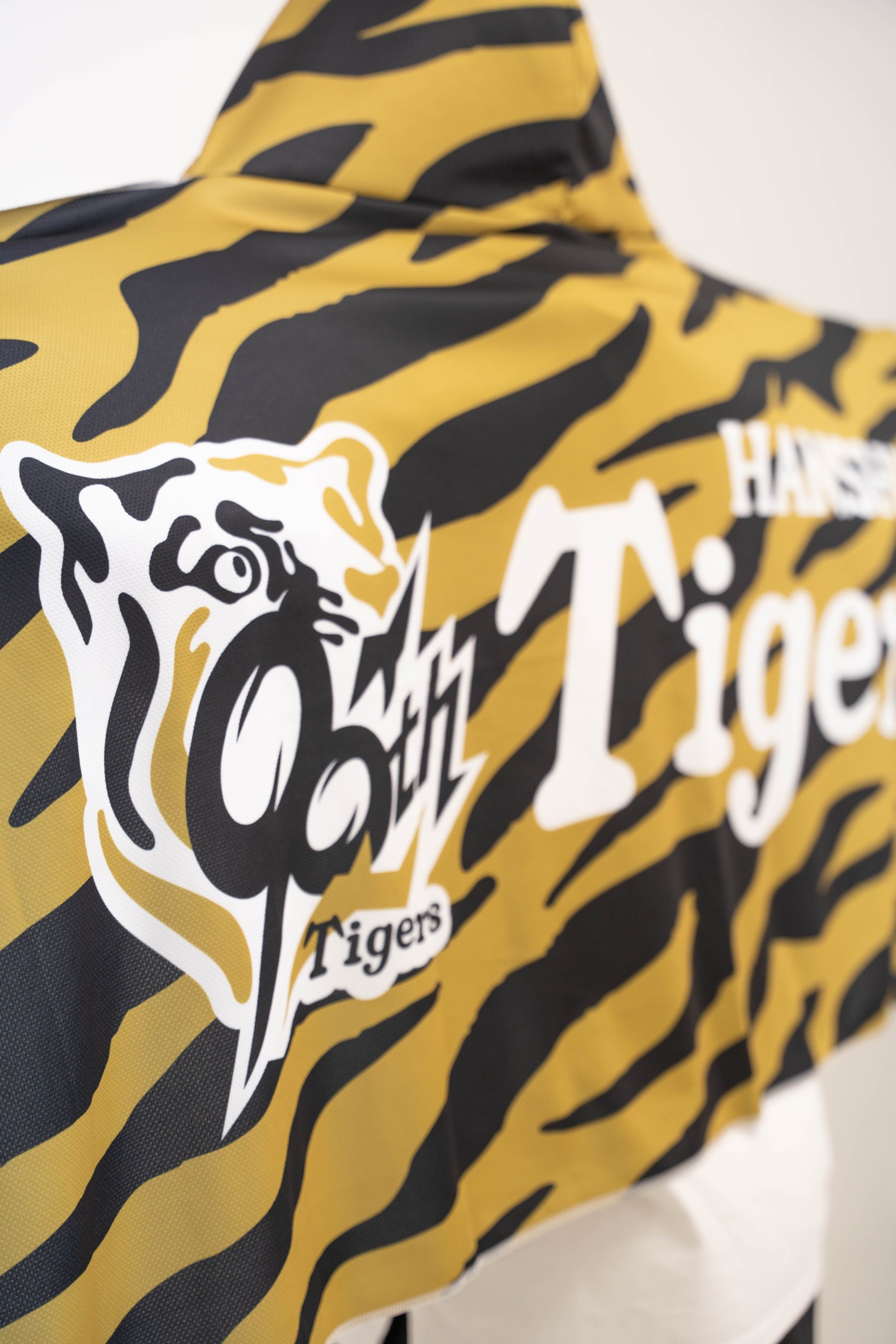 阪神タイガースコラボ】冷感アイスポンチョ 虎柄(イエロー×ブラック