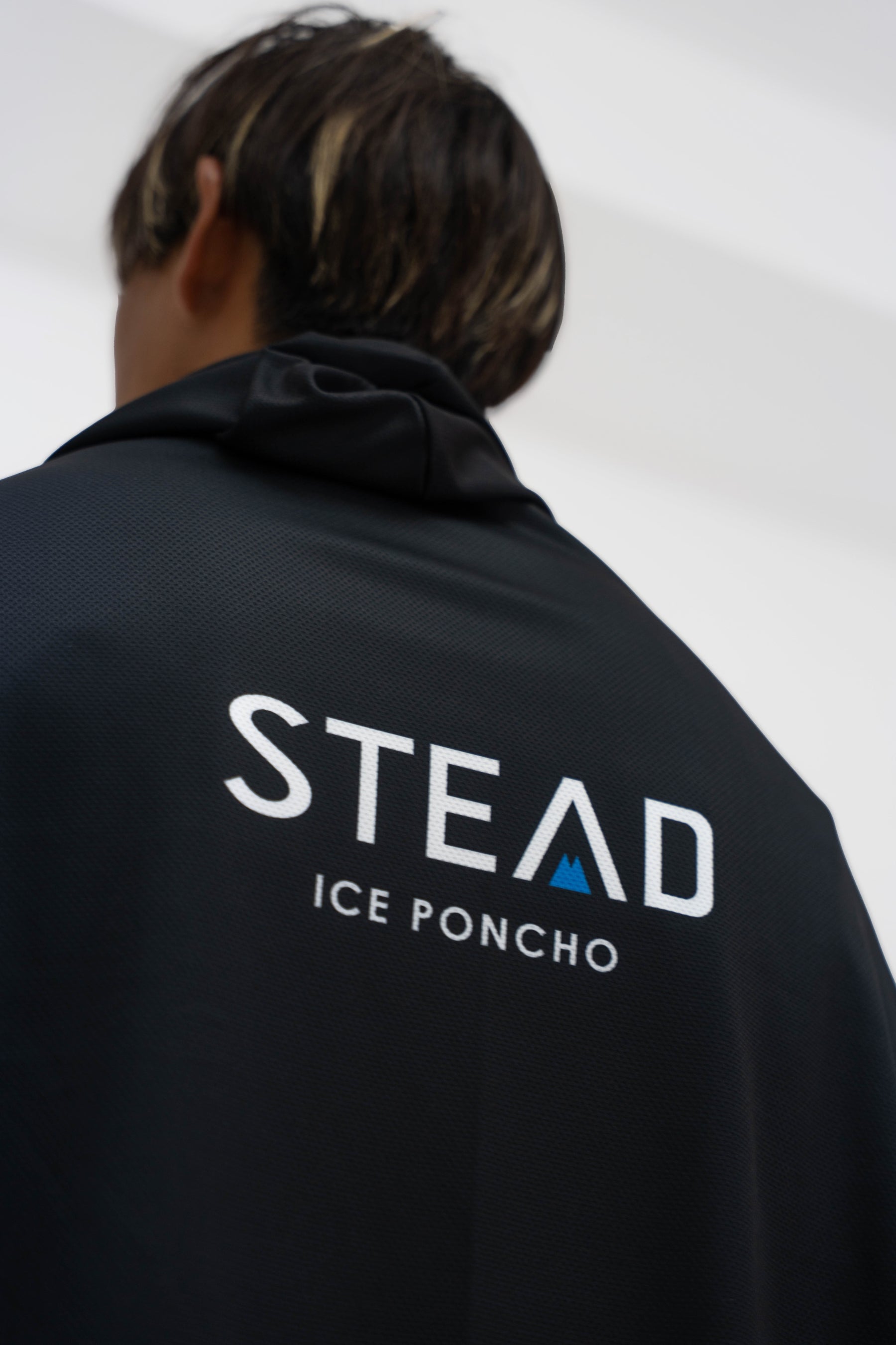 冷感アイスポンチョ(ブラック/ホワイトロゴB) – STEAD